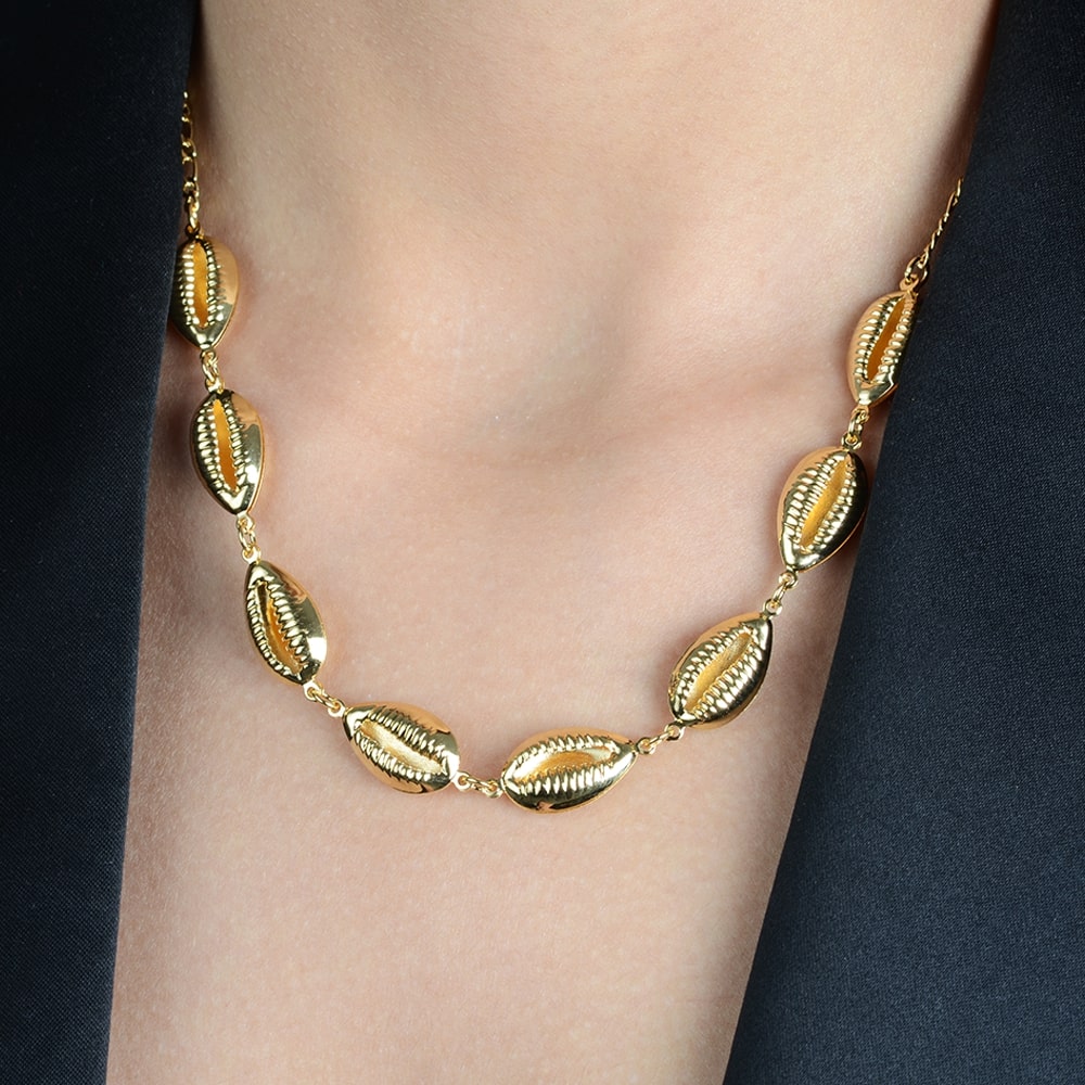 colar dourado búzios - galeria