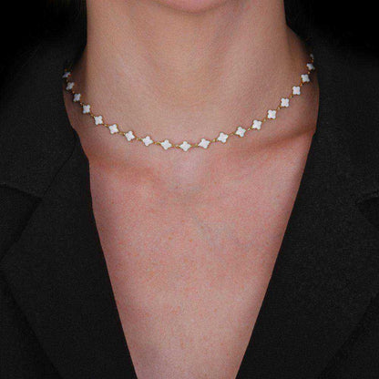 Colar Dourado com Trevos Brancos - Galeria