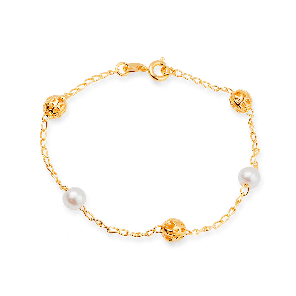 pulseira dourada de pérolas e esferas vazadas
