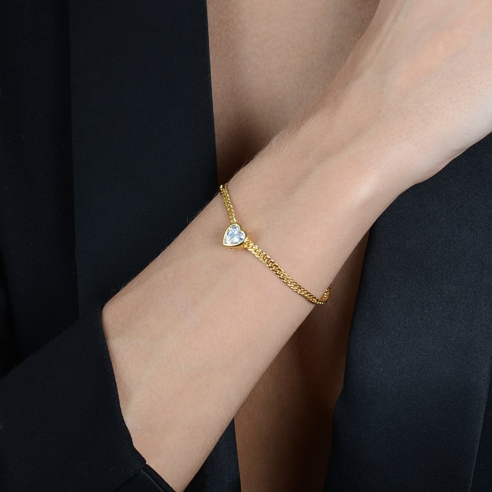 pulseira dourada com pedra de coração em zircônia - galeria