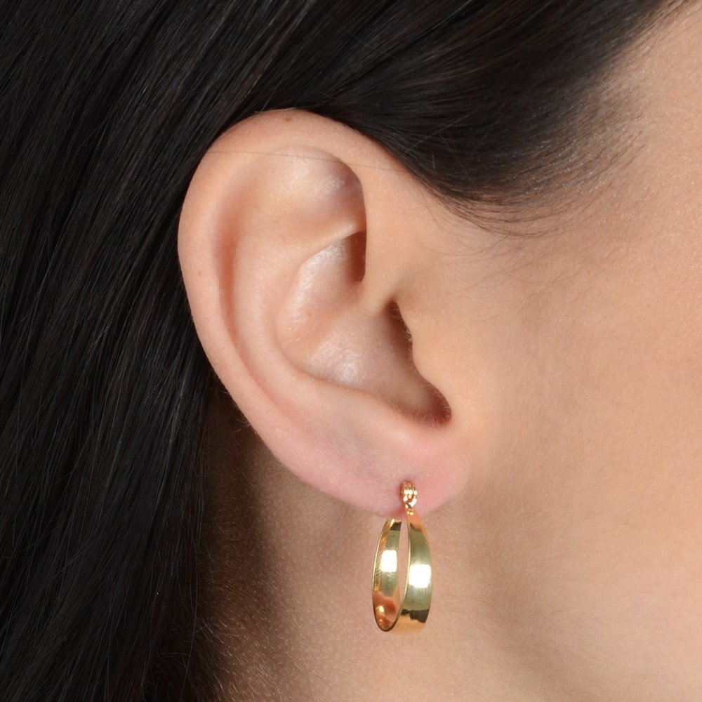 brinco dourado de argola média lisa chapada - galeria