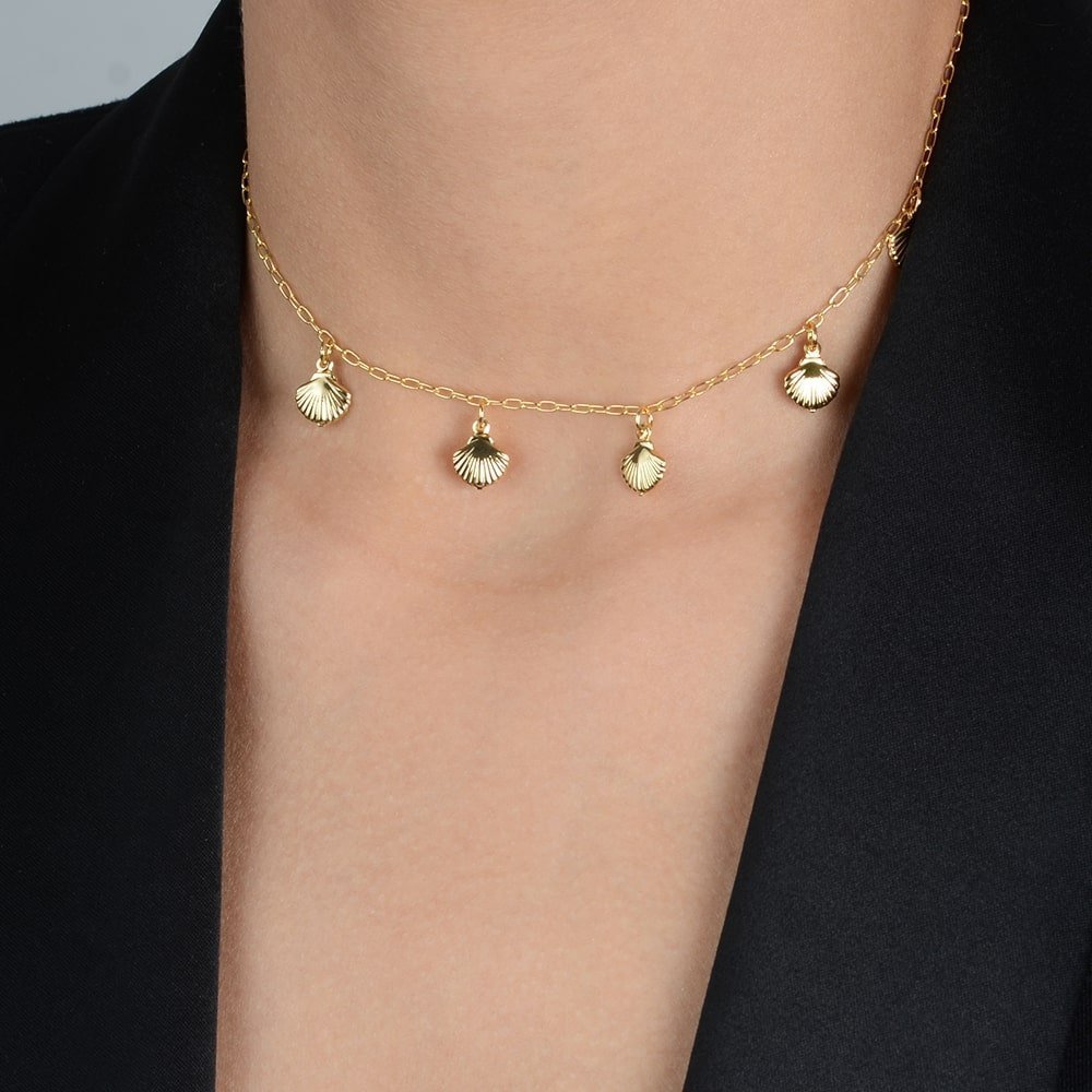 colar dourado de concha - galeria