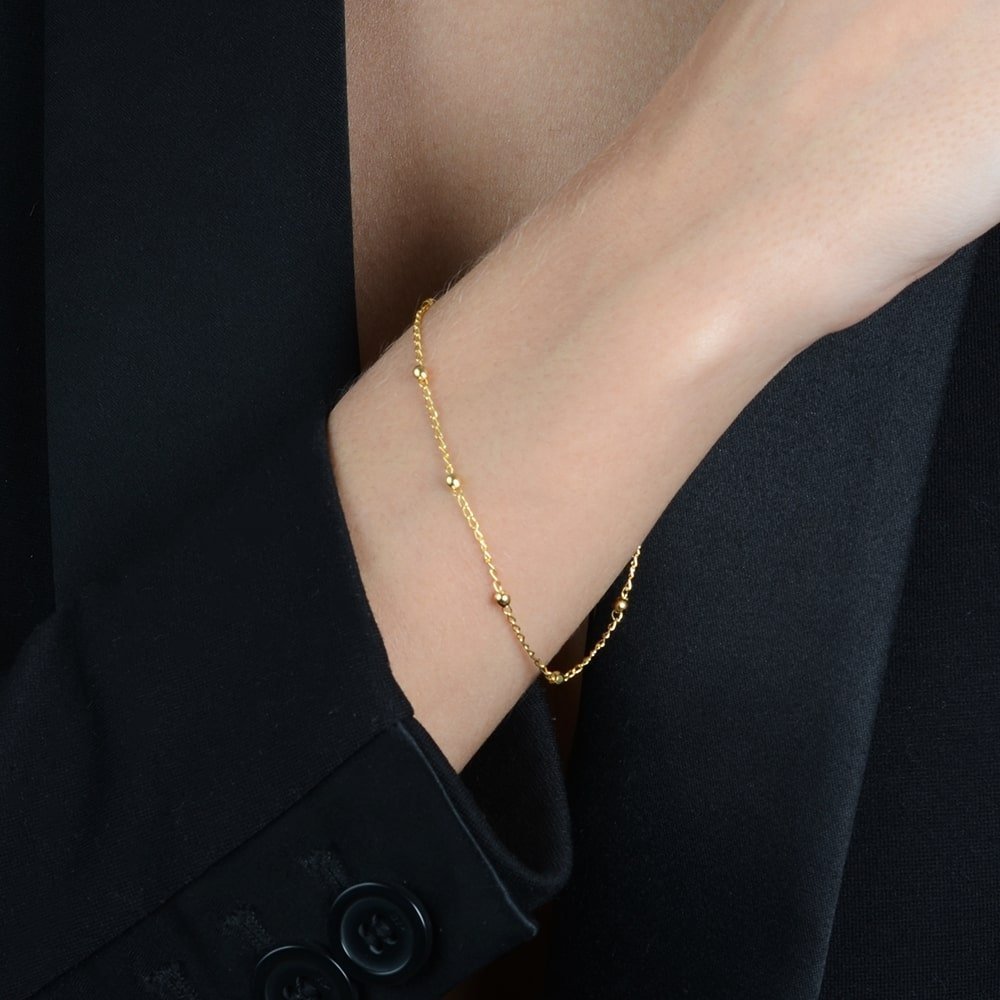 pulseira dourada de bolinhas delicada - galeria