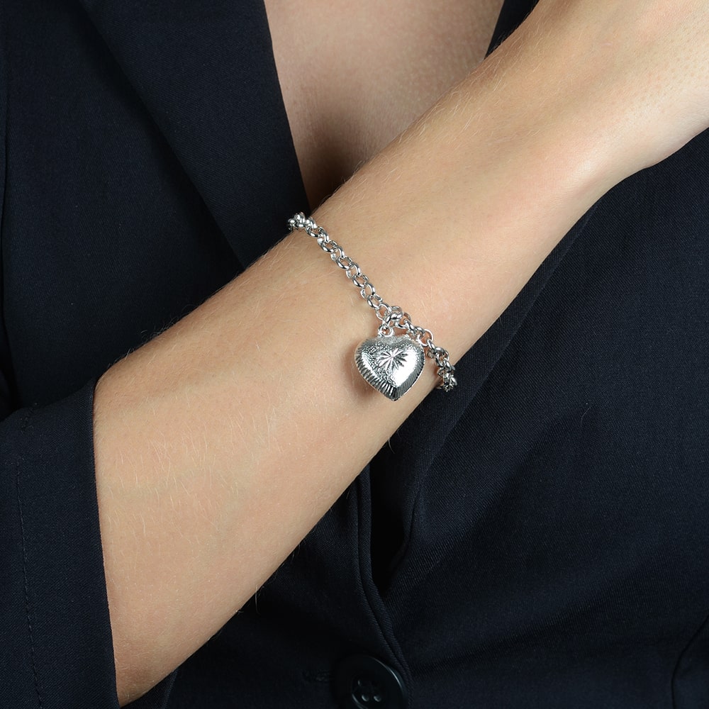 pulseira prateada elo português com coração - galeria